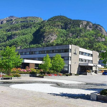 Bremanger Fjord Hotell Svelgen Esterno foto