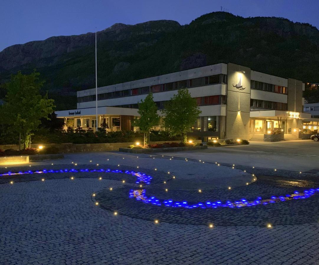 Bremanger Fjord Hotell Svelgen Esterno foto