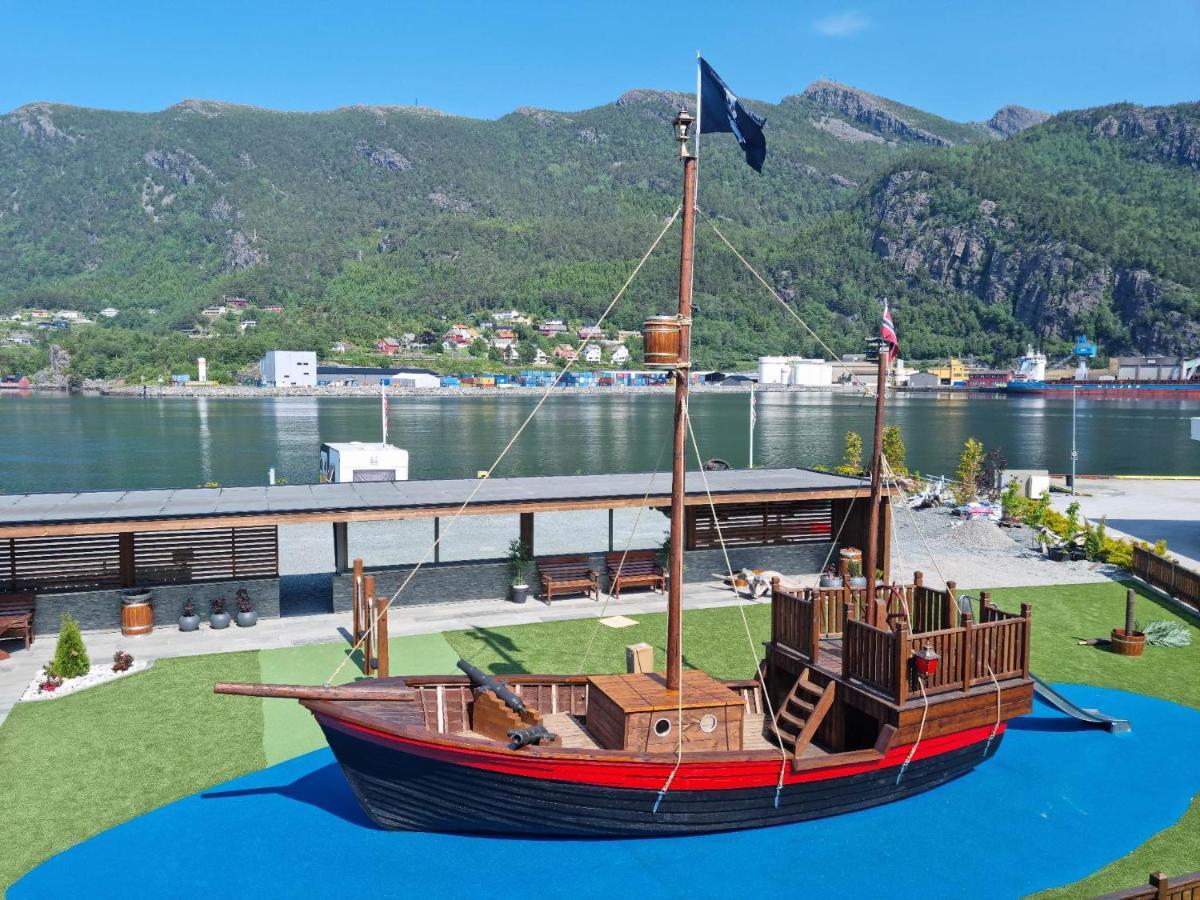 Bremanger Fjord Hotell Svelgen Esterno foto
