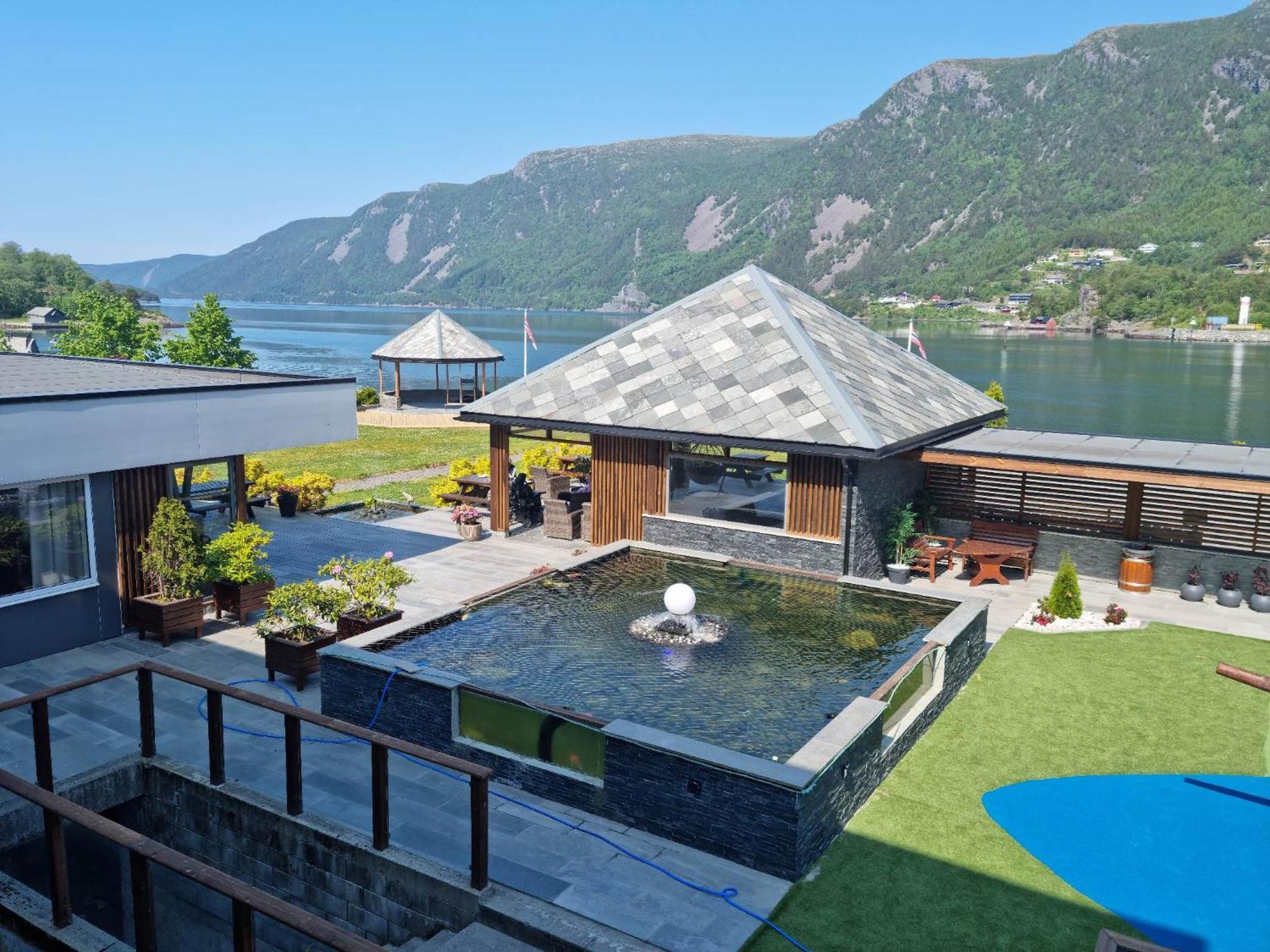 Bremanger Fjord Hotell Svelgen Esterno foto